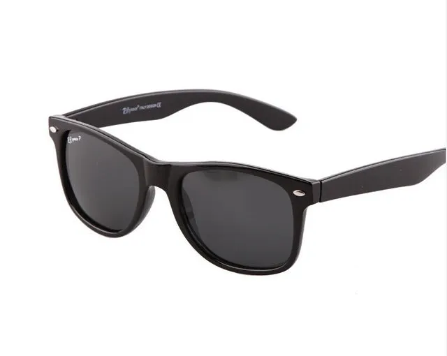 2017 Unisex fashion vintage Polarized sunglasses man Classic Brand Rivets Metal Design men  women retro Sun glasses gafas oculos