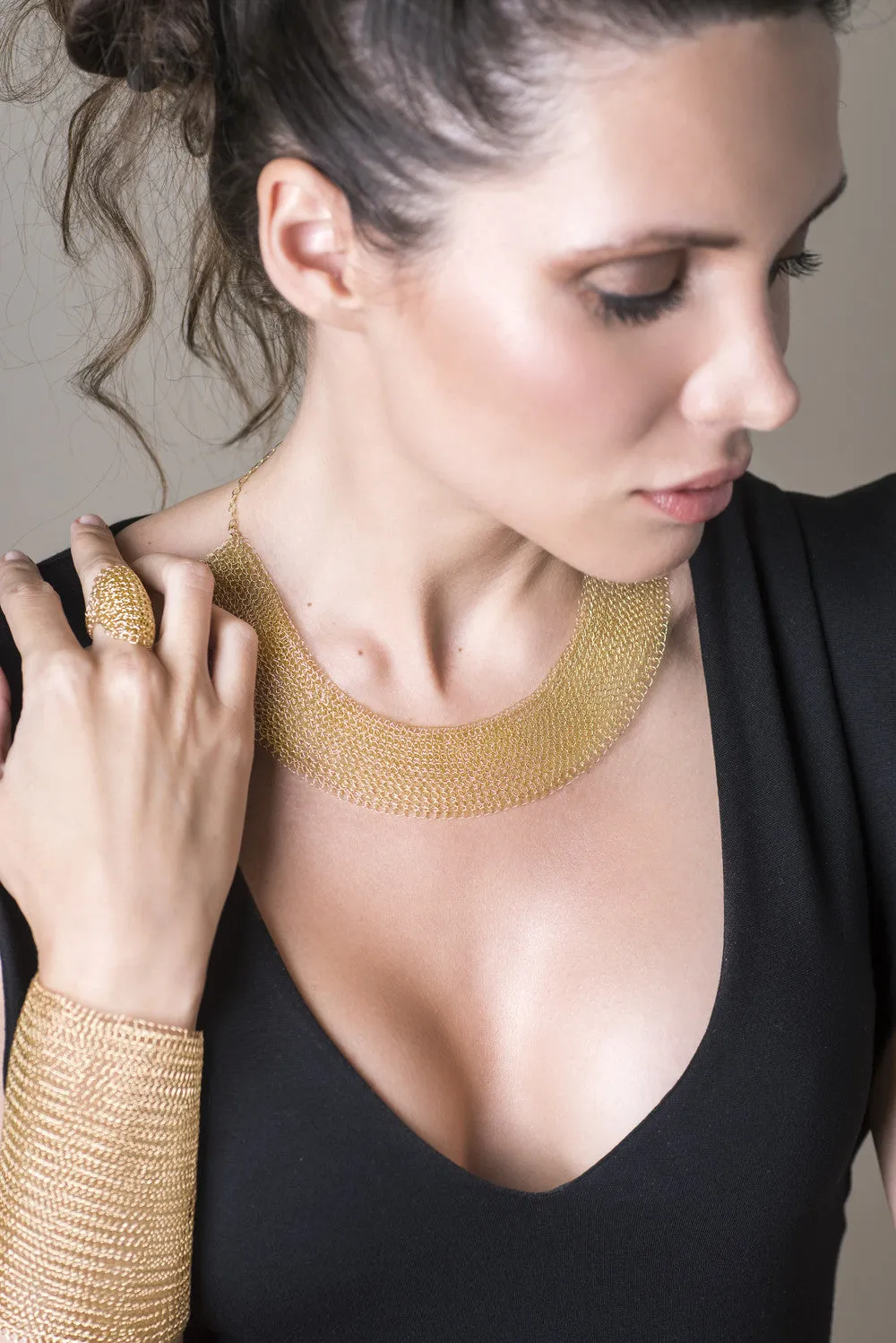 Collar statement necklace in gold