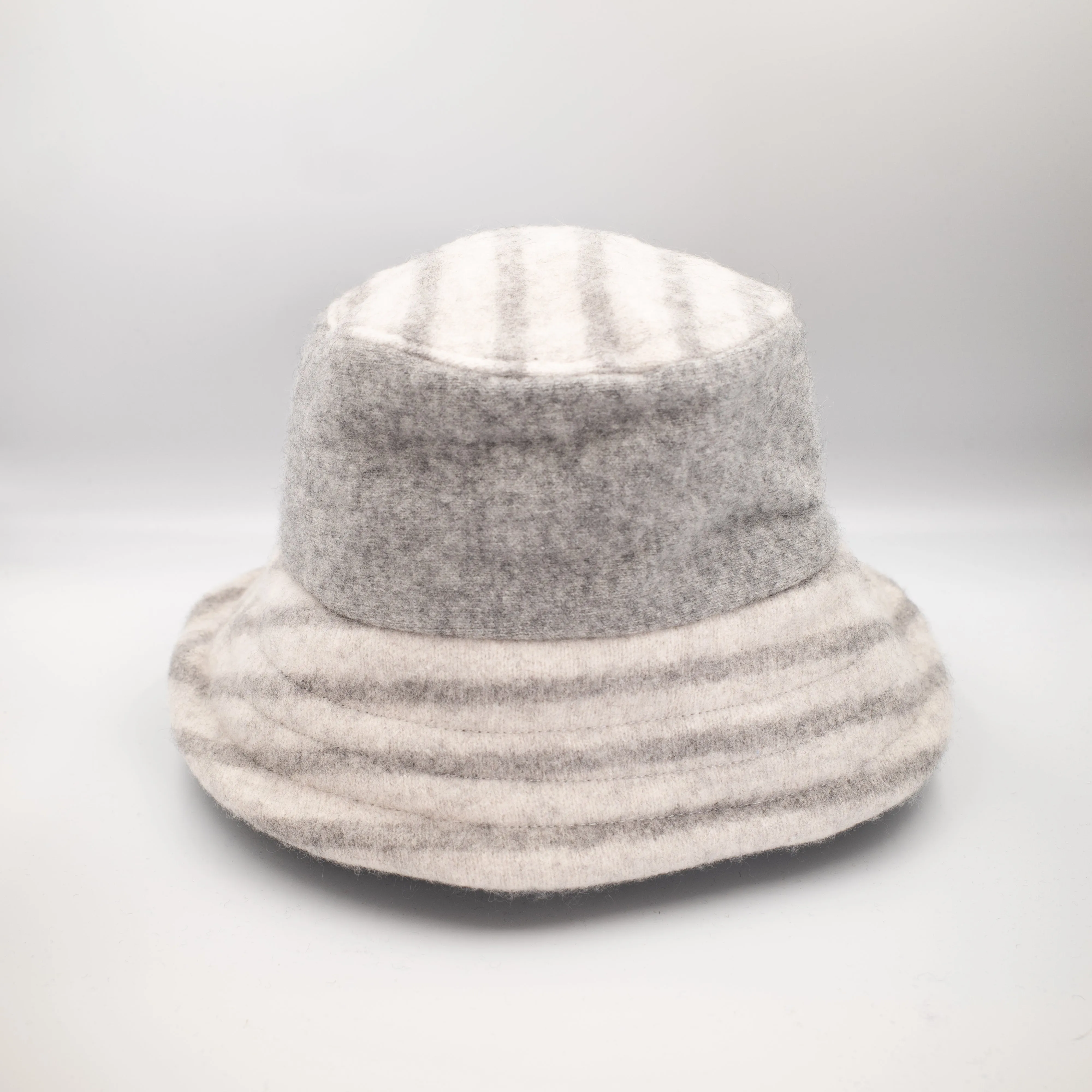 Cream and Cream Striped Reversible Cashmere Bucket Hat Medium