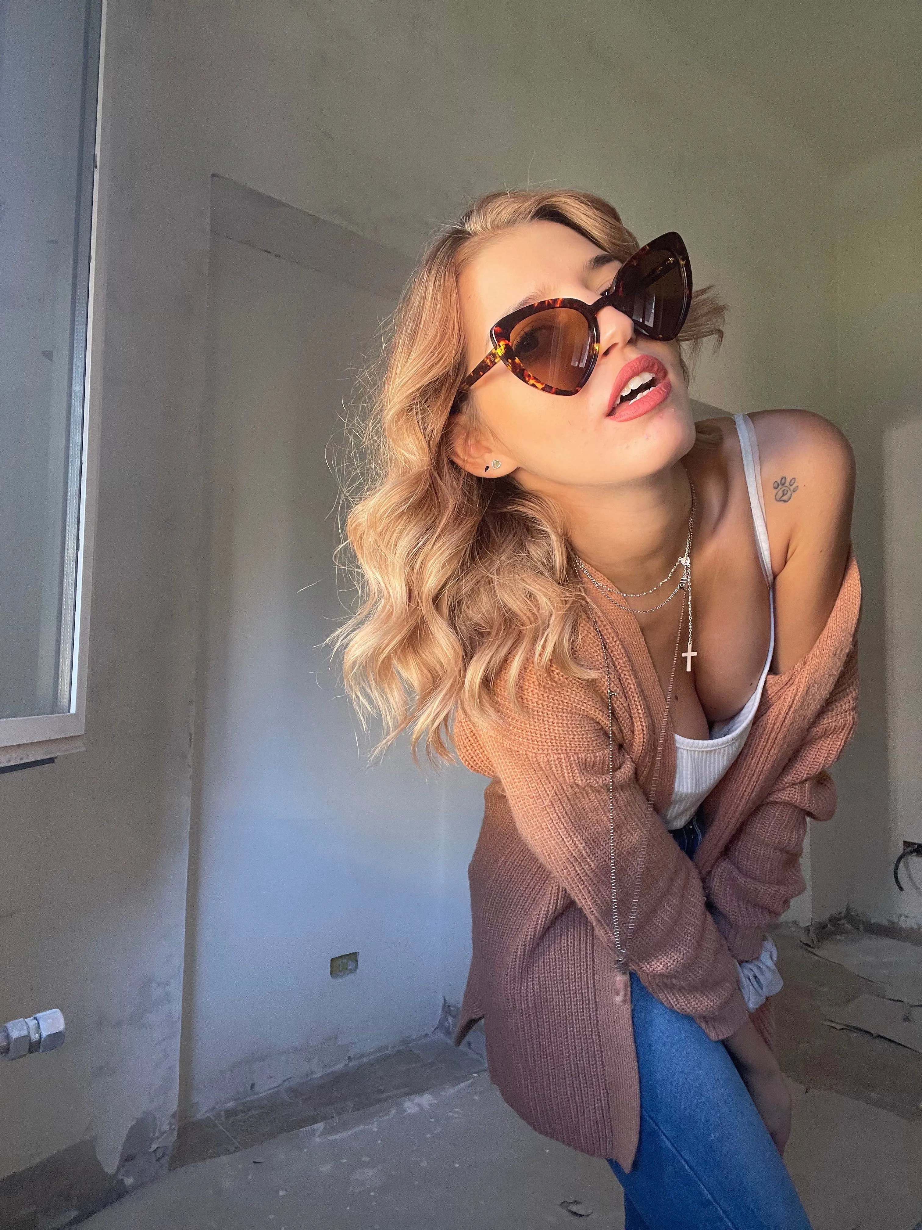 DUCO Trendy Heart Polarized Sunglasses for Women Narrow Cat Eye Vintage Shades DC1206