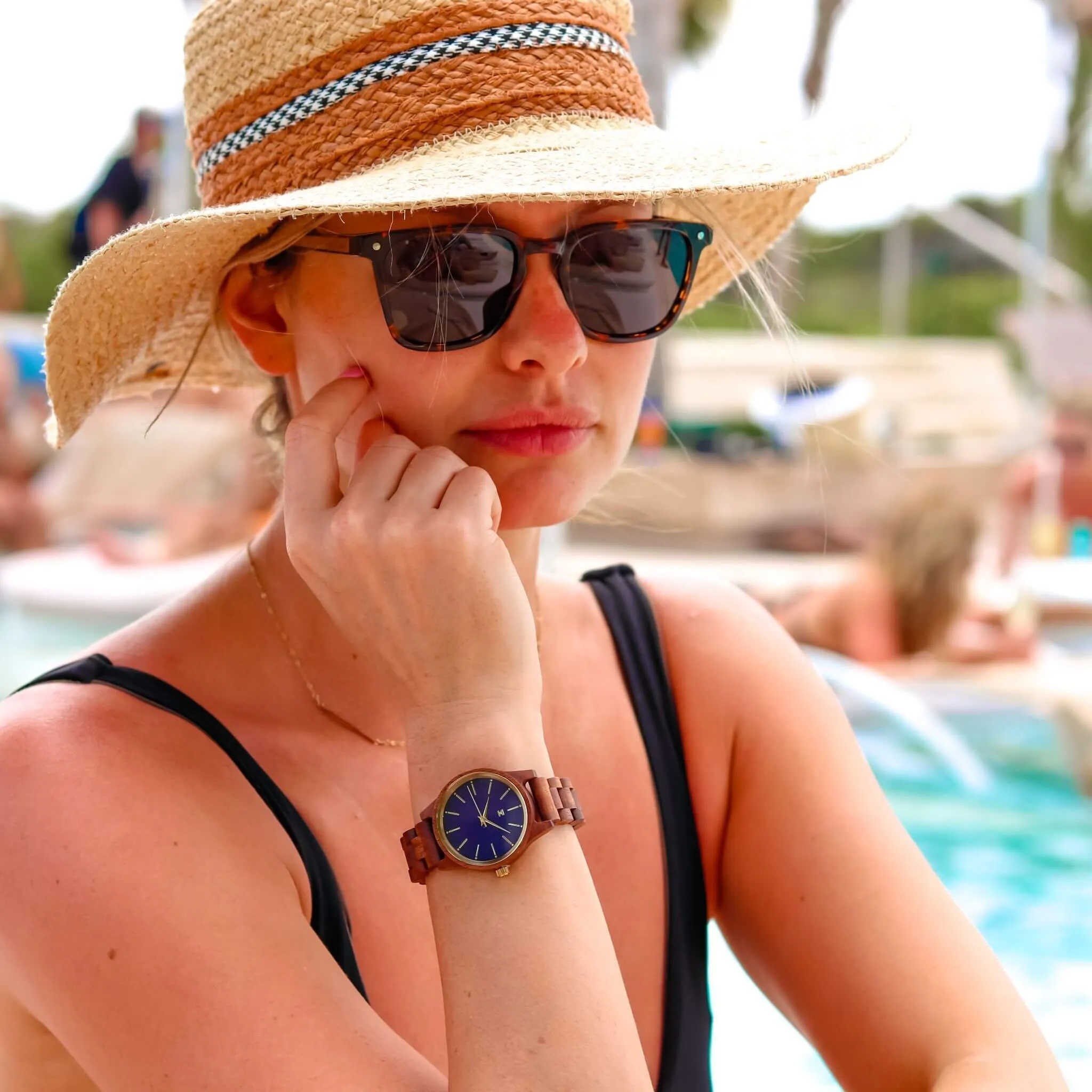 Erin | Tortoise & Walnut