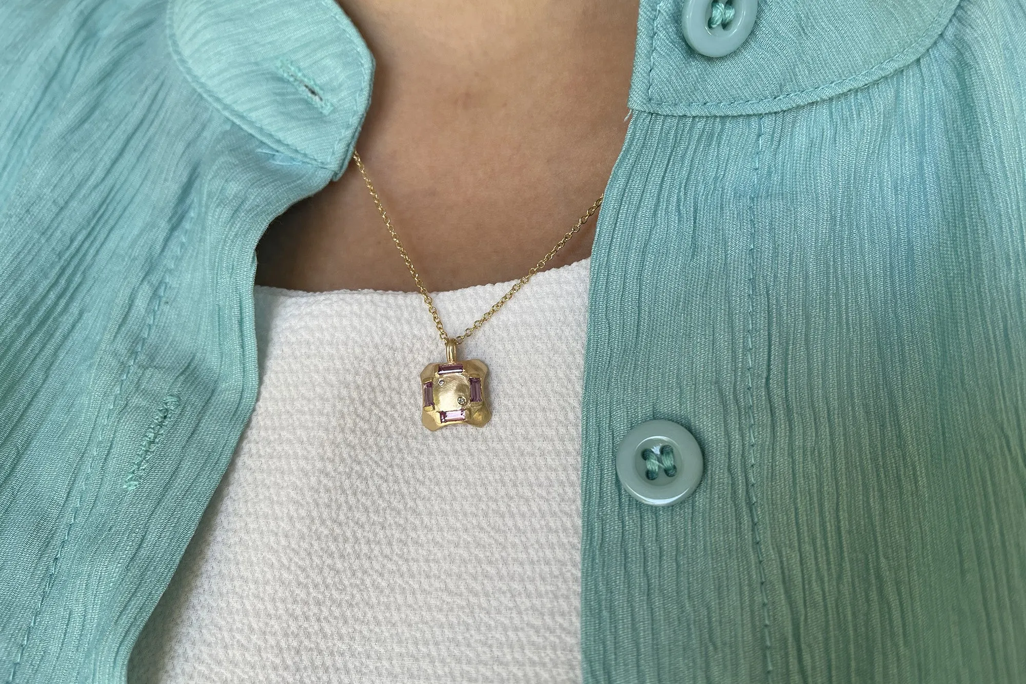 Gold Necklace with purple Sapphire