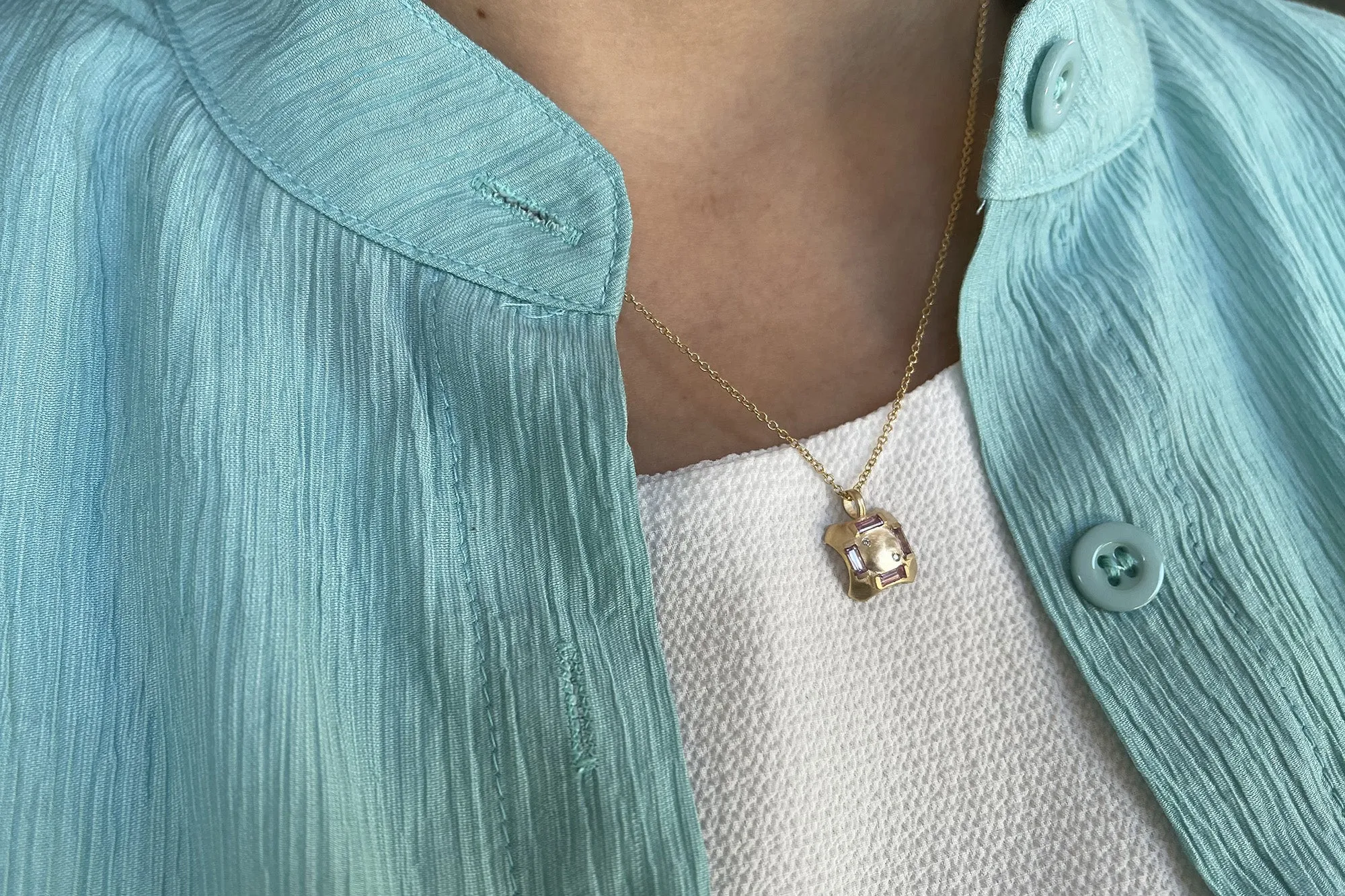 Gold Necklace with purple Sapphire