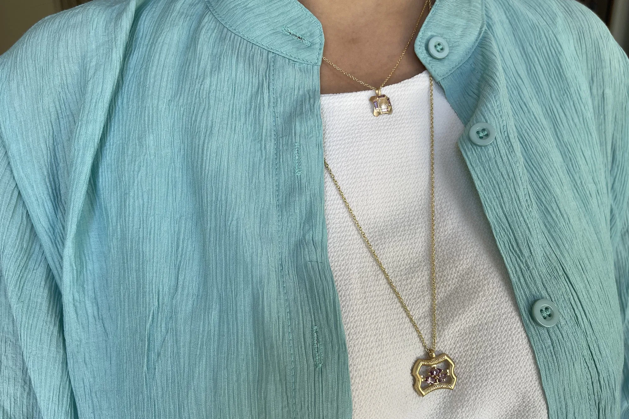 Gold Necklace with purple Sapphire