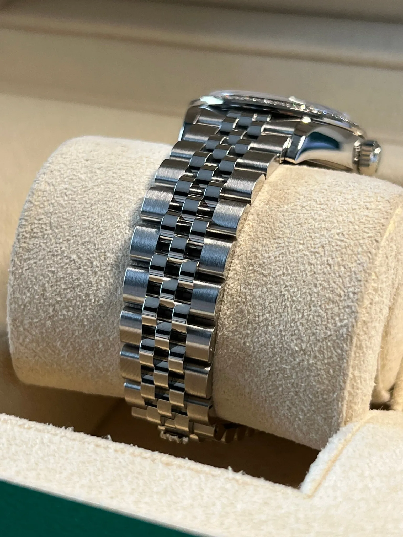 Rolex - Unworn Datejust 28mm Mother of Pearl (MOP) Diamond Dial Jubilee Bracelet Diamond Bezel 279384RBR