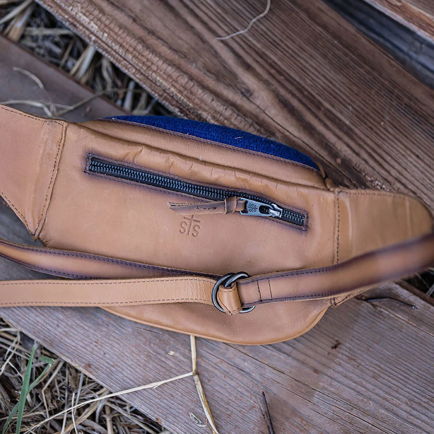 STS Mojave Sky Ladies Western Belt Bag Fanny Pack